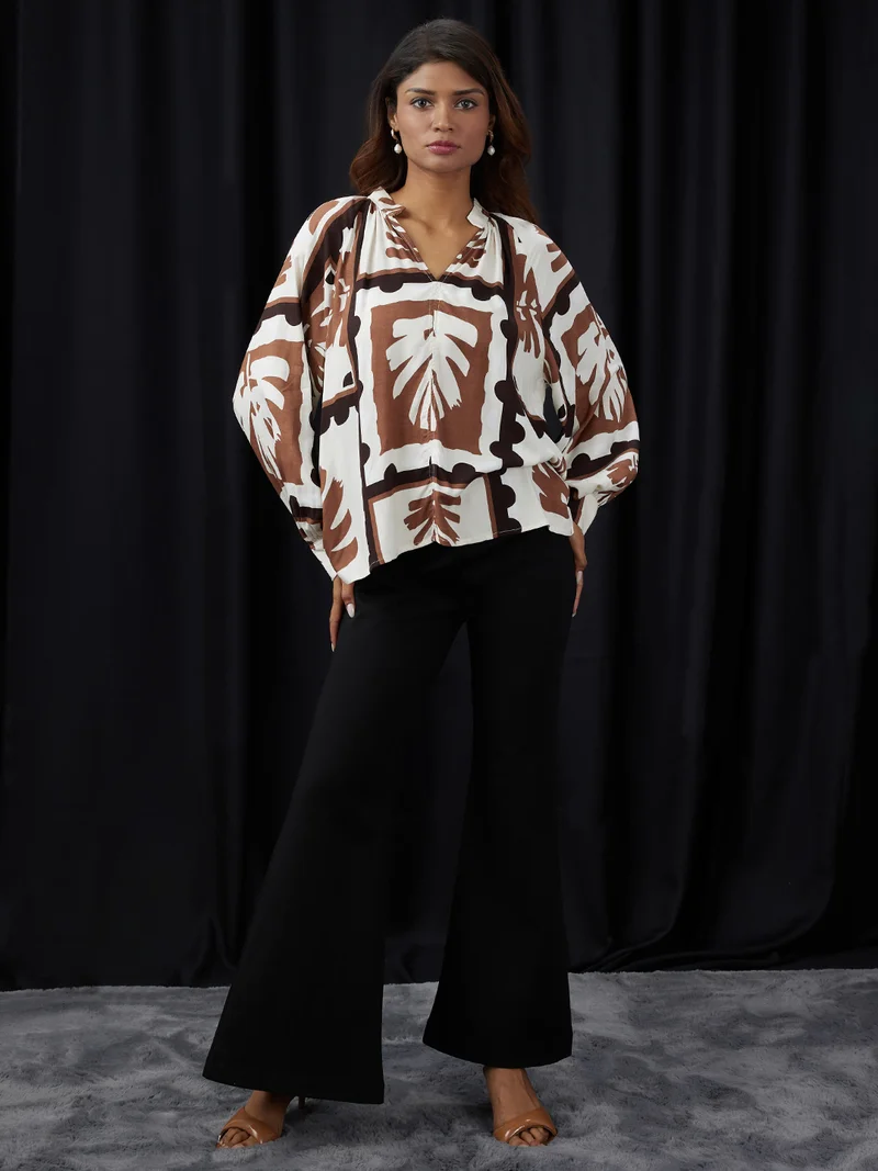 globus Women Brown Abstract Print V-Neck Reglan Sleeves Top