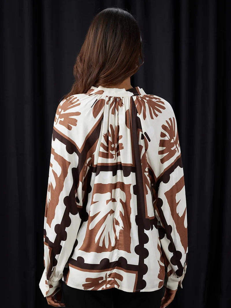 globus Women Brown Abstract Print V-Neck Reglan Sleeves Top