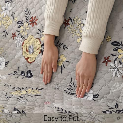 HOKIPO 'VivaCasa Series' Quilted Polyester 3 Seater Sofa Cover with Pockets, Floral Ash Grey (NEW-IN-742-D3) - Image 5