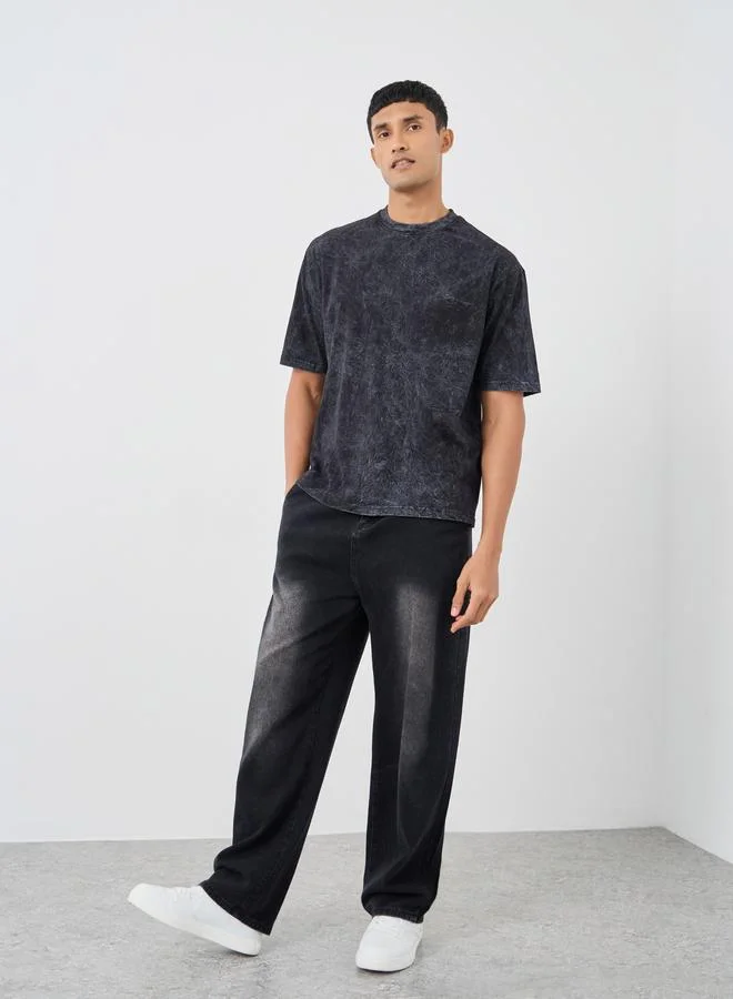 ستايلي تيشيرت واسع مطرز بتفاصيل مغسولة من الجيرسي الثقيل