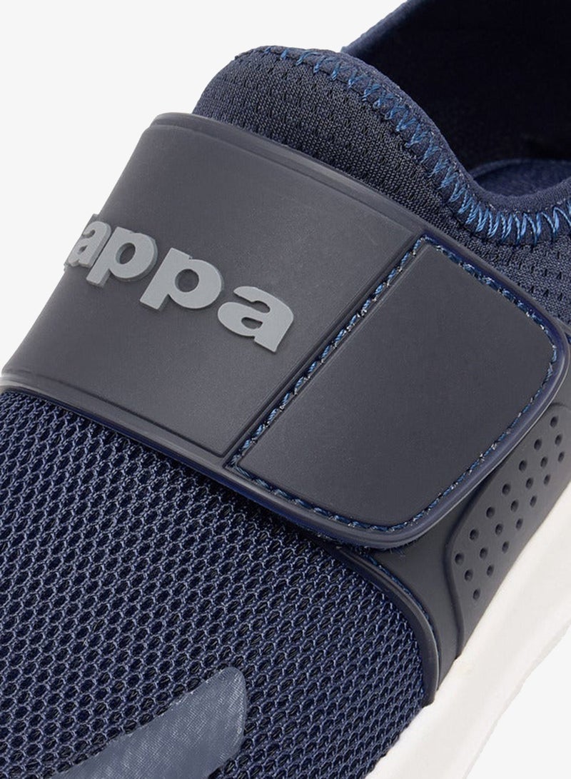 كابا حذاء رياضي للأولاد بتفاصيل شعار وإغلاق بشريط لاصق - Image 4