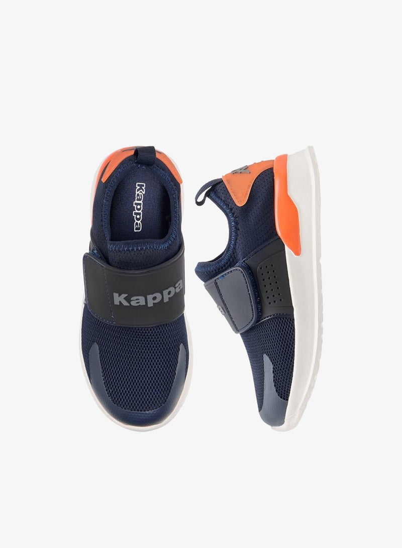 كابا حذاء رياضي للأولاد بتفاصيل شعار وإغلاق بشريط لاصق - Image 3