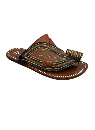 AL Fanoos Handcrafted heritage leather slippers