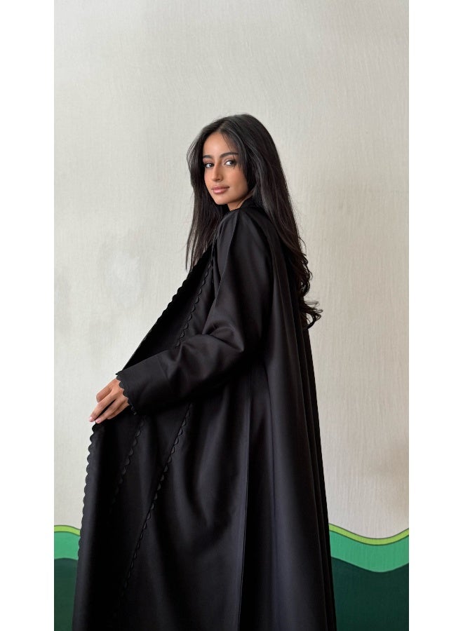 آية MWT433 عباية سوداء بتفصيل متموّج - Image 5