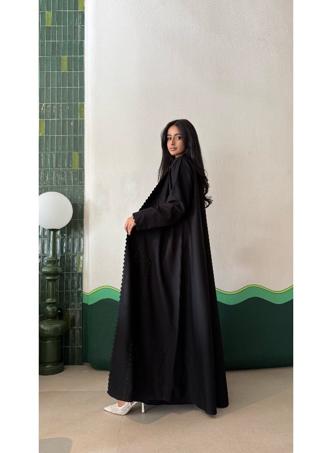 آية MWT433 عباية سوداء بتفصيل متموّج - Image 4