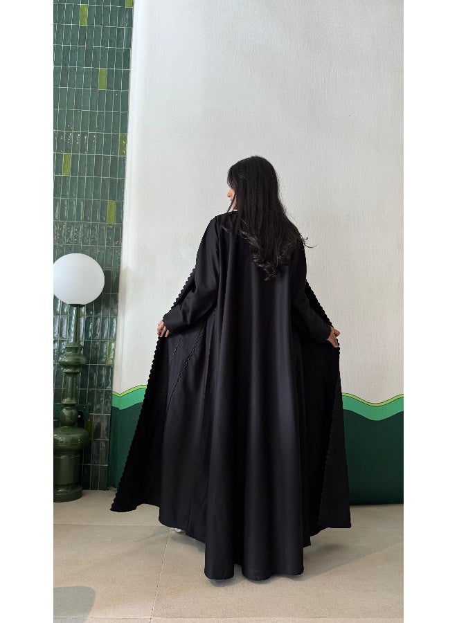آية MWT433 عباية سوداء بتفصيل متموّج - Image 2