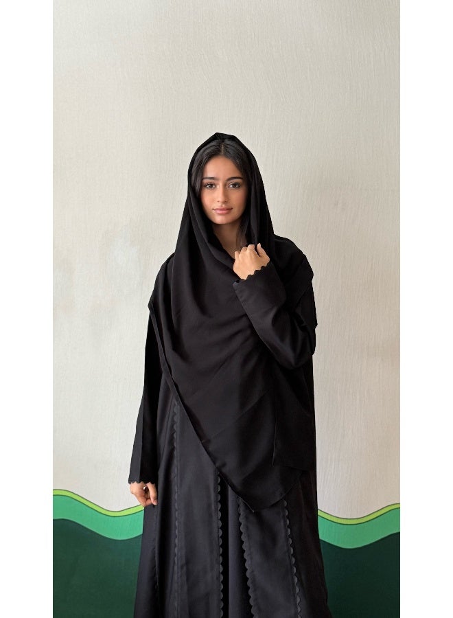 آية MWT433 عباية سوداء بتفصيل متموّج - Image 3