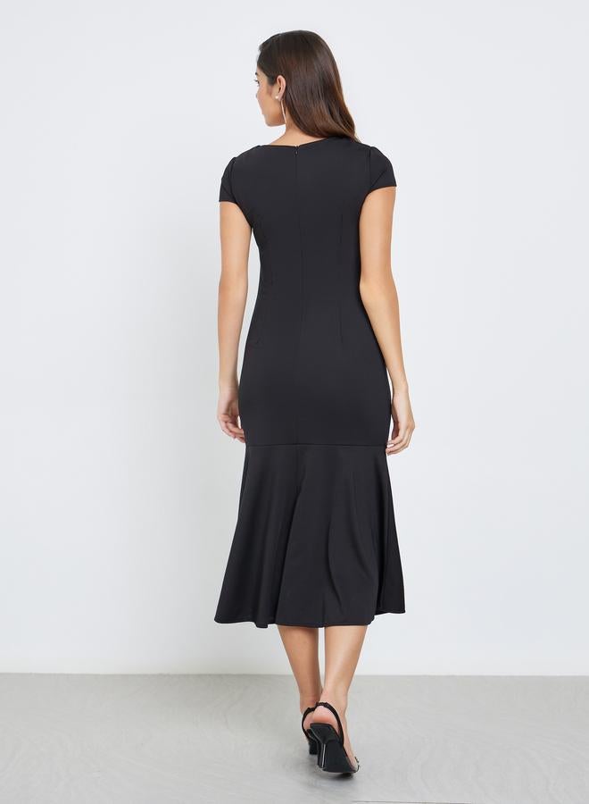 Styli Solid Sweetheart Neck Bodycon Midi Dress - Image 5