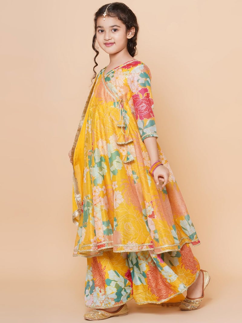 Bitiya by Bhama بيتيّا باي بهاما جيرلز - طقم أنجرخا مطبوع بنقشة زهرية متعددة الألوان مع قُطّة جوتا باتي وكورتا وشعرارة مع دوپاتا (TKS136) - Image 4