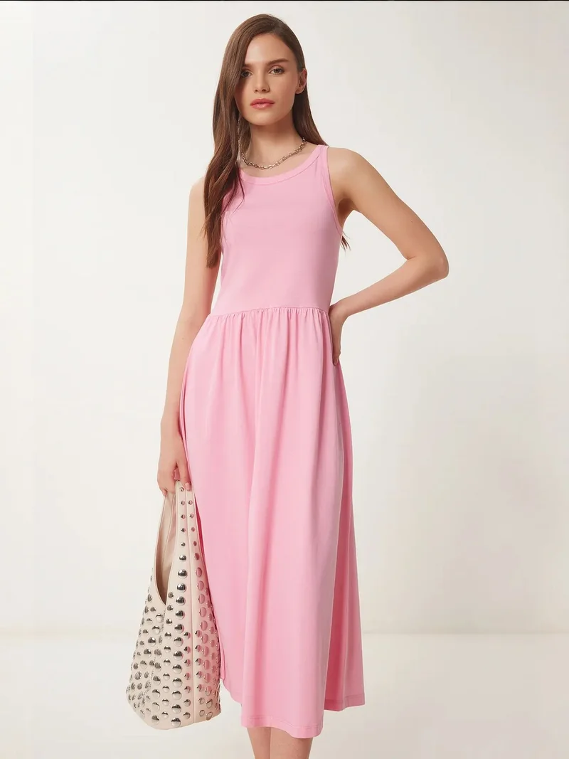 السعادة في إسطنبول ISTANBUL Sleeveless Crew Neck Midi Dress