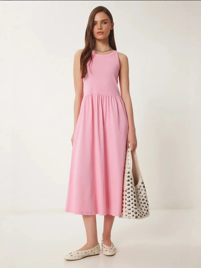 السعادة في إسطنبول ISTANBUL Sleeveless Crew Neck Midi Dress