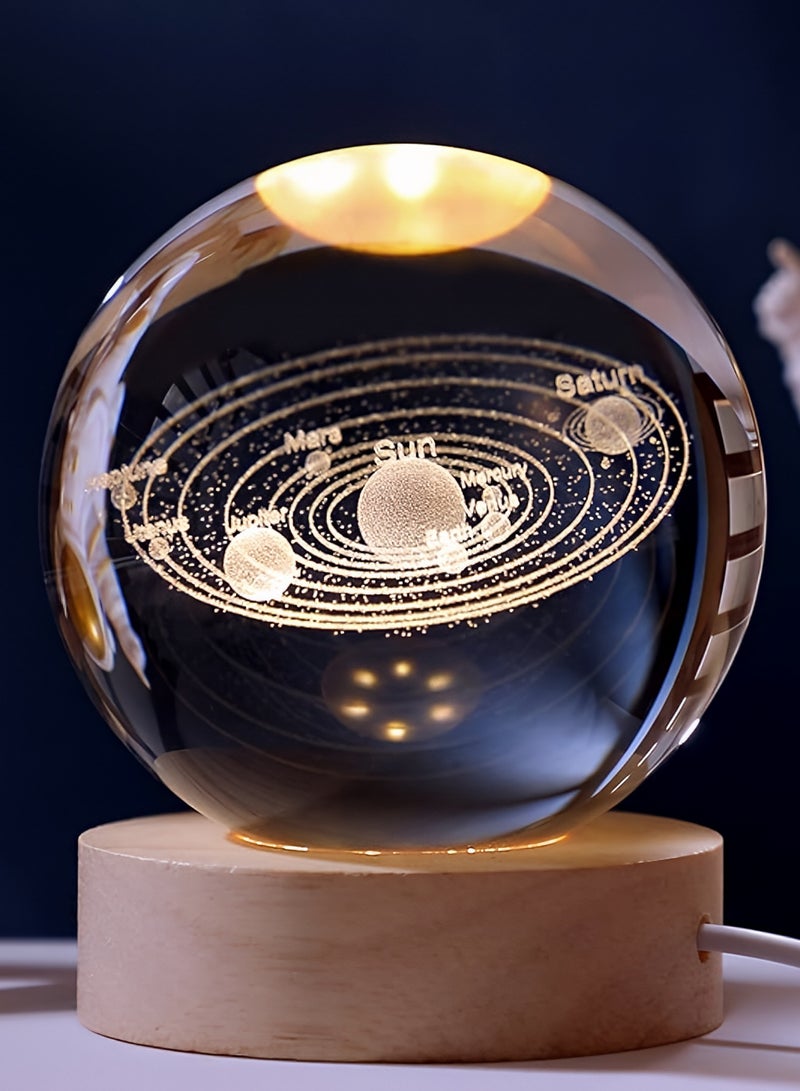 ابتكار كرة كريستال مضيئة صغيرة بتصميم مجرة ثلاثي الأبعاد مع قاعدة خشبية – مصباح LED للديكور المكتبي وهدية للأطفال - Image 1