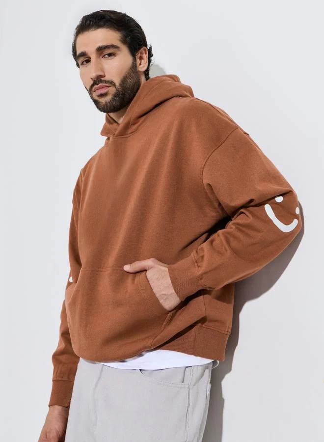 Styli Men Brown Minimal Emoji Print Oversized Heavy Hoodie