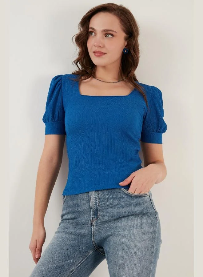 ليلا بلوزة نسائية بياقة مربعة وتفاصيل أكمام ليلا