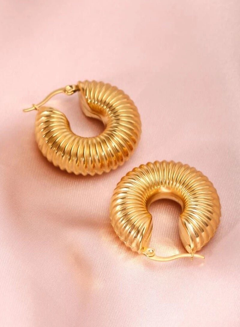 إيكوال حلق اذن نسائي دائري من الاستانلس ستيل أنيق وعالي الجودة باللون الذهبي - Image 3