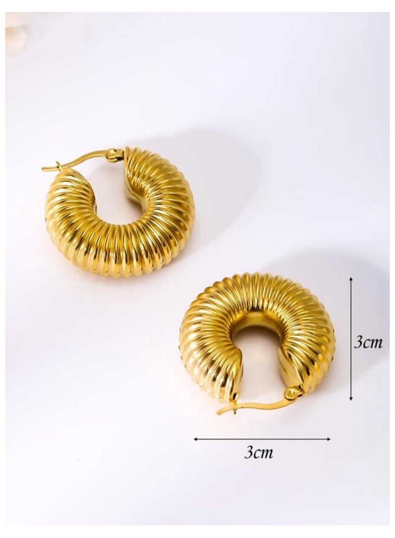 إيكوال حلق اذن نسائي دائري من الاستانلس ستيل أنيق وعالي الجودة باللون الذهبي - Image 5