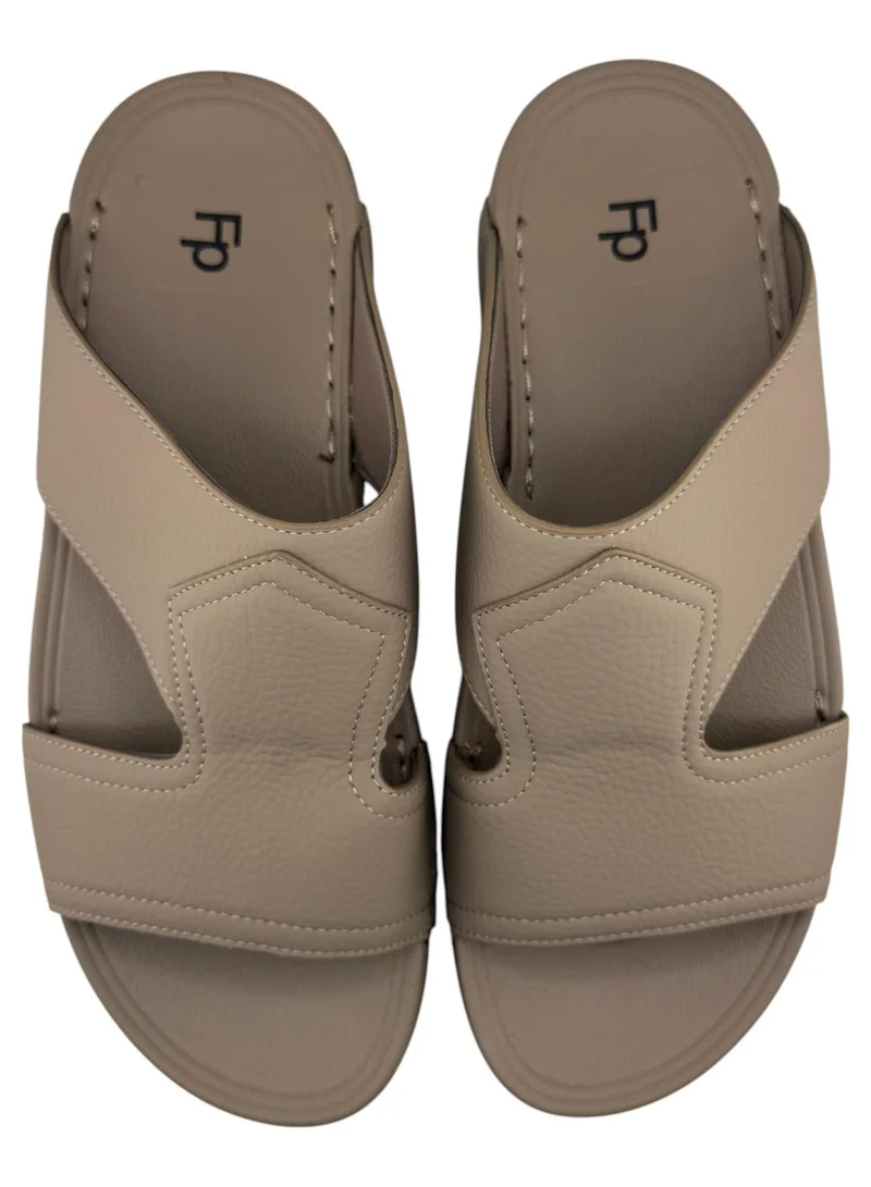 إف بي باي فوتبرينت **صنادل رجالية متينة من البولي يوريثان – مريحة، داعمة، وسهلة العناية للاستخدام اليومي**