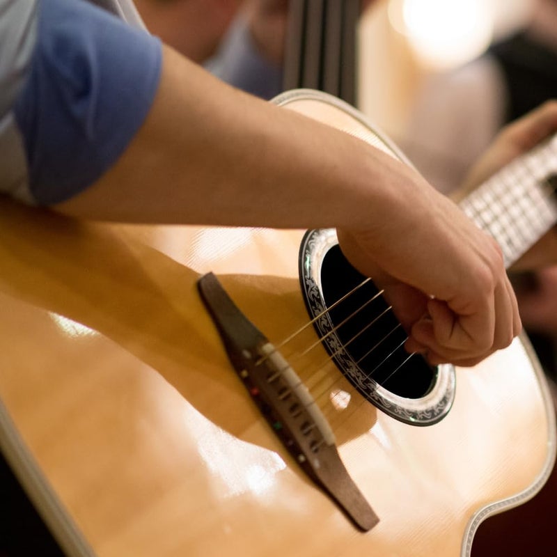 TechBlaze Combo of Acoustic Guitar One Handed Trigger Quick Change Capo with Wall Mount Hanger/Hook with 6 Strings & 5 Picks for Classic & Acoustic Guitar Accessory - Image 4