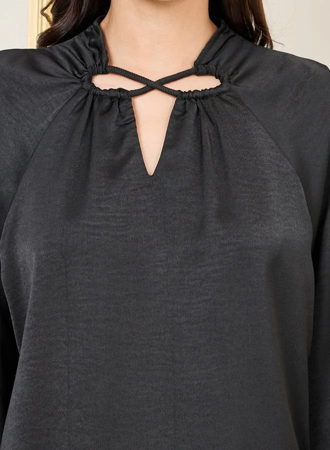 ستايلي Twisted Keyhole Neck Blouse