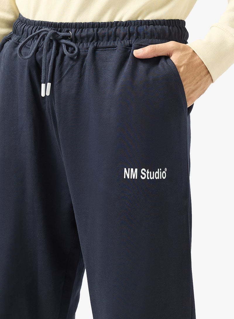 سفنتي فايف بنطلون رياضي فضفاض بطبعة نصية - Image 4