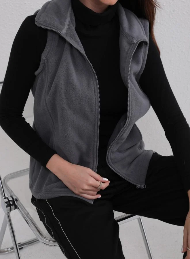 تايك تو جاكيت فليس برقبة عالية وجيوب