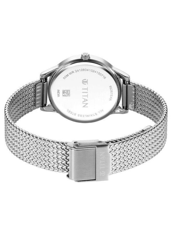 TITAN ساعة كواتز أنالوج زرقاء بقرص فضي وحزام معدني للنساء - 95287SM01 - Image 5