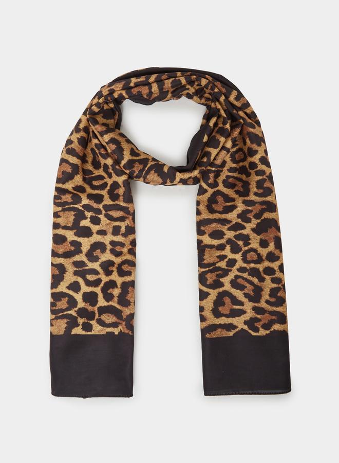 وشاح مربع بطبعة جلد الفهد