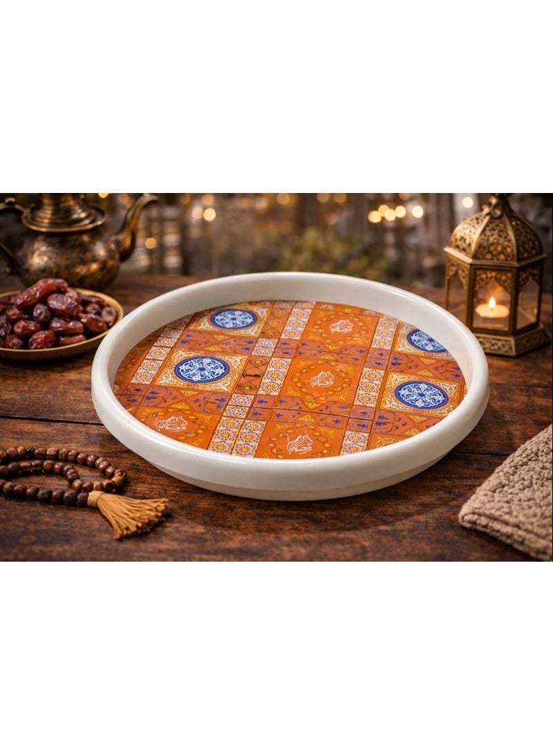 صينية تقديم دائرية بنقوش فسيفساء إسلامية هندسية - لون برتقالي وأزرق، حواف مرتفعة للقهوة والتمور - Image 2