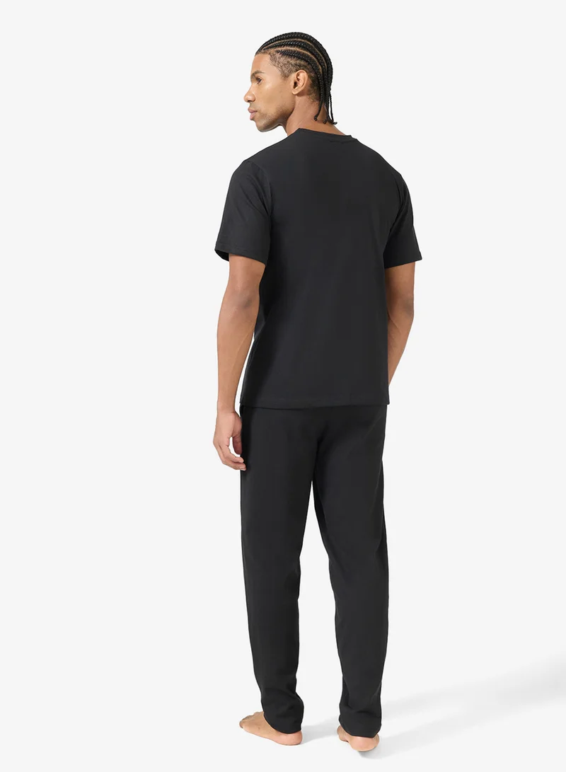 سفنتي فايف طقم بيجامة تي شيرت وبنطلون