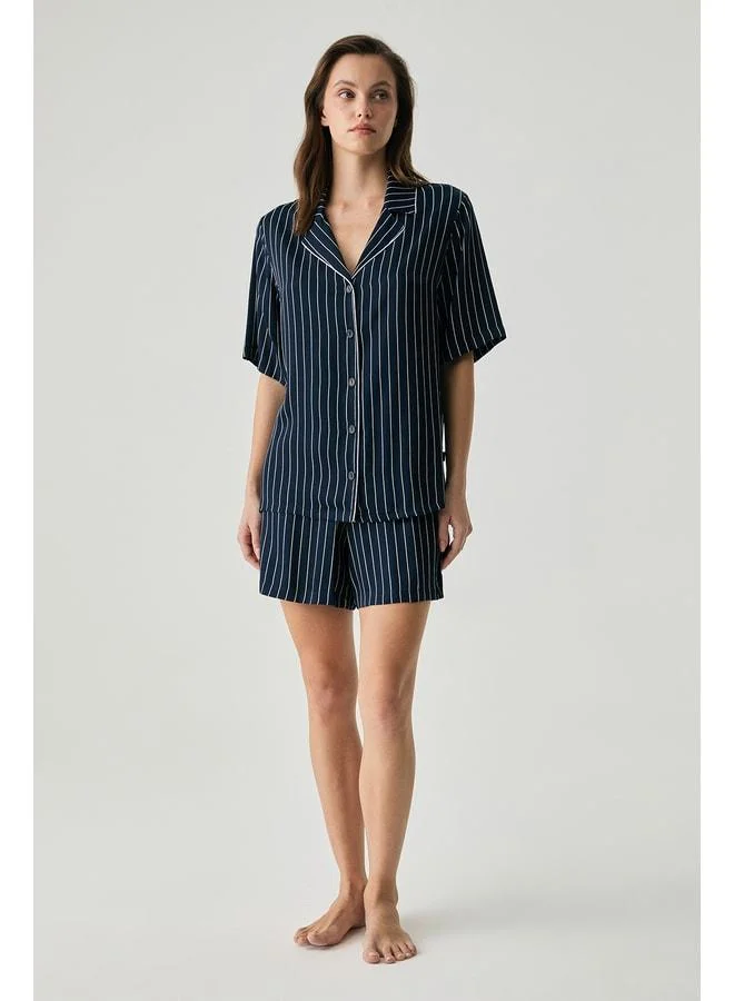 Penye Mood Viscose satin-textured striped shorts set.