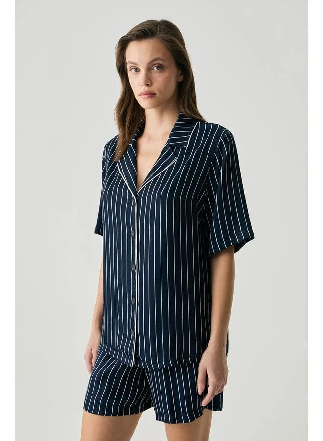 Penye Mood Viscose satin-textured striped shorts set.