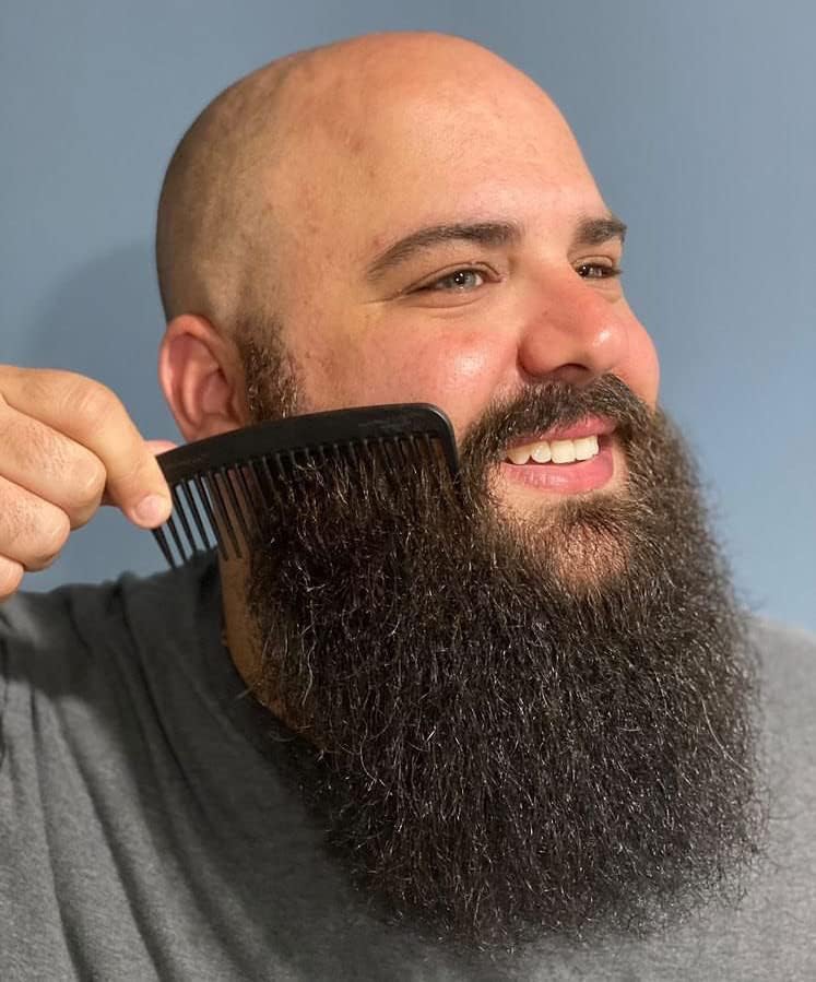 شيكاغو مومب مشط شيكاغو موديل 10 من ألياف الكربون، مشط مضغوط ذو أسنان عريضة، صنع في الولايات المتحدة الأمريكية، مضاد للكهرباء الساكنة، طوله 5 بوصات (12.7 سم)، أسود الجرافيت - Image 4