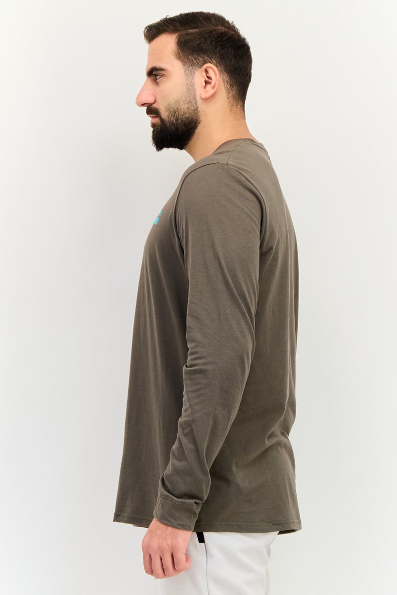 UNDER ARMOUR تي شيرت رياضي للرجال بأكمام طويلة من مشروع روك، زيتوني - Image 2