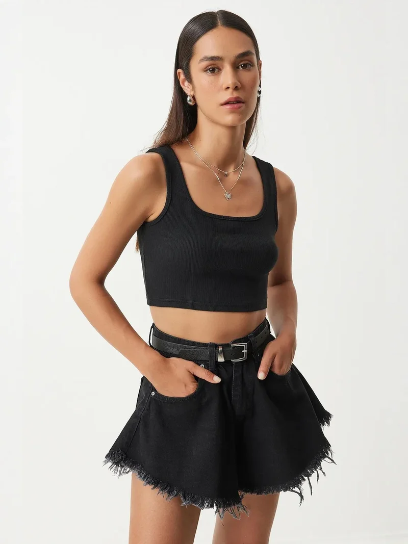 السعادة في إسطنبول ISTANBUL Slim Fit Ribbed Crop Blouse with Square Collar