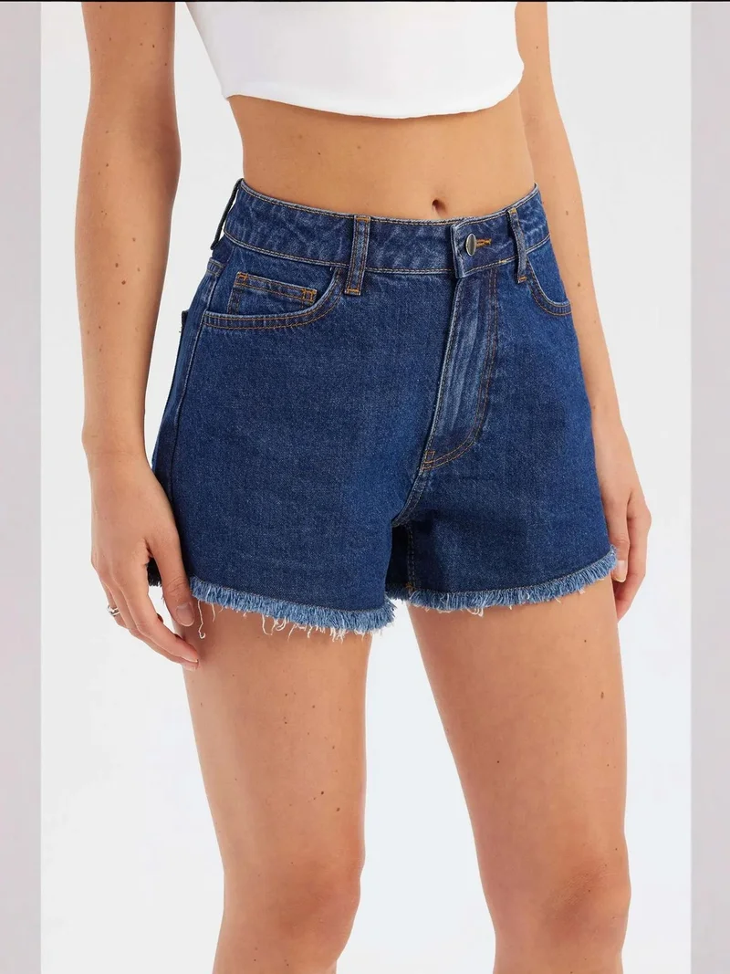 زوبعة شورت جينز عالي الخصر سادة