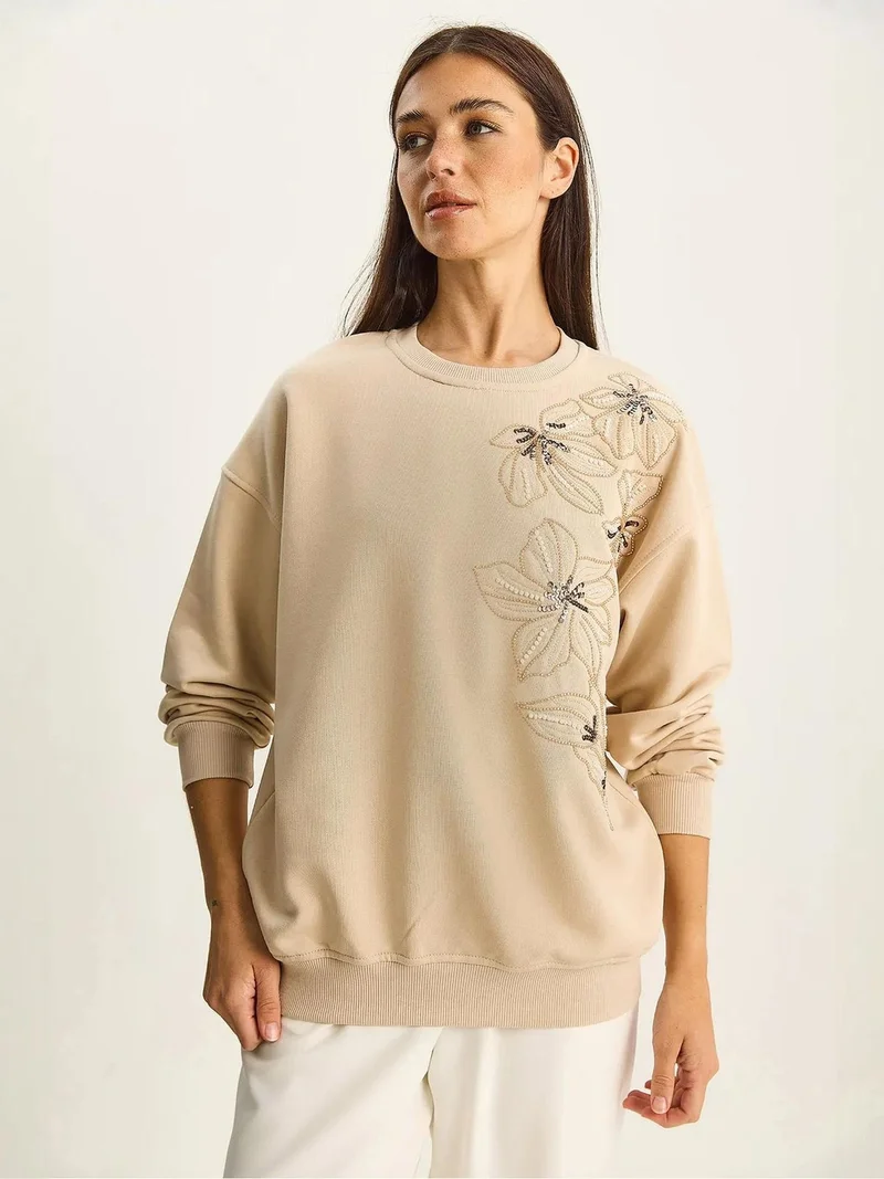 Bianco Lucci Floral Embellished Crew Neck Relaxed Fit Sweatshirt