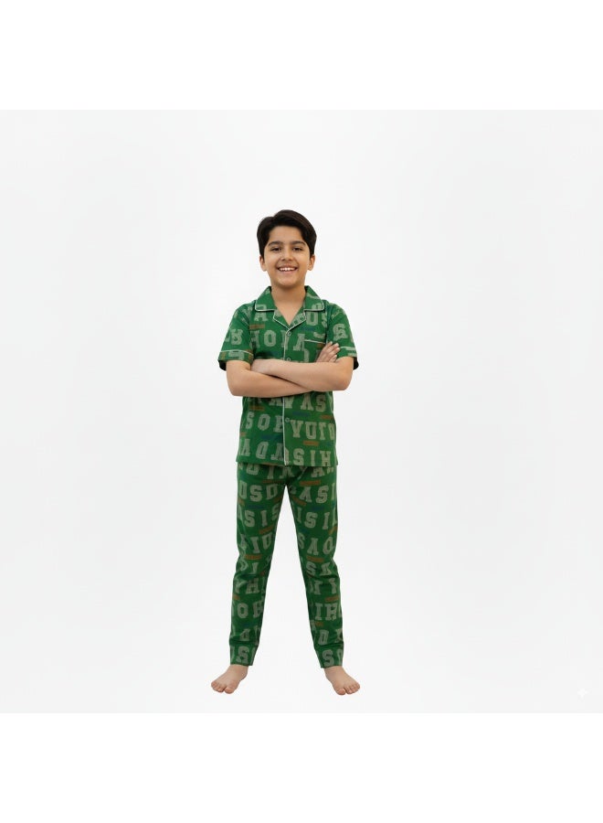 جوانا طقم بيجاما للأولاد بطبعة حروف، قميص بأزرار وبنطال، باللون الأخضر - Image 2