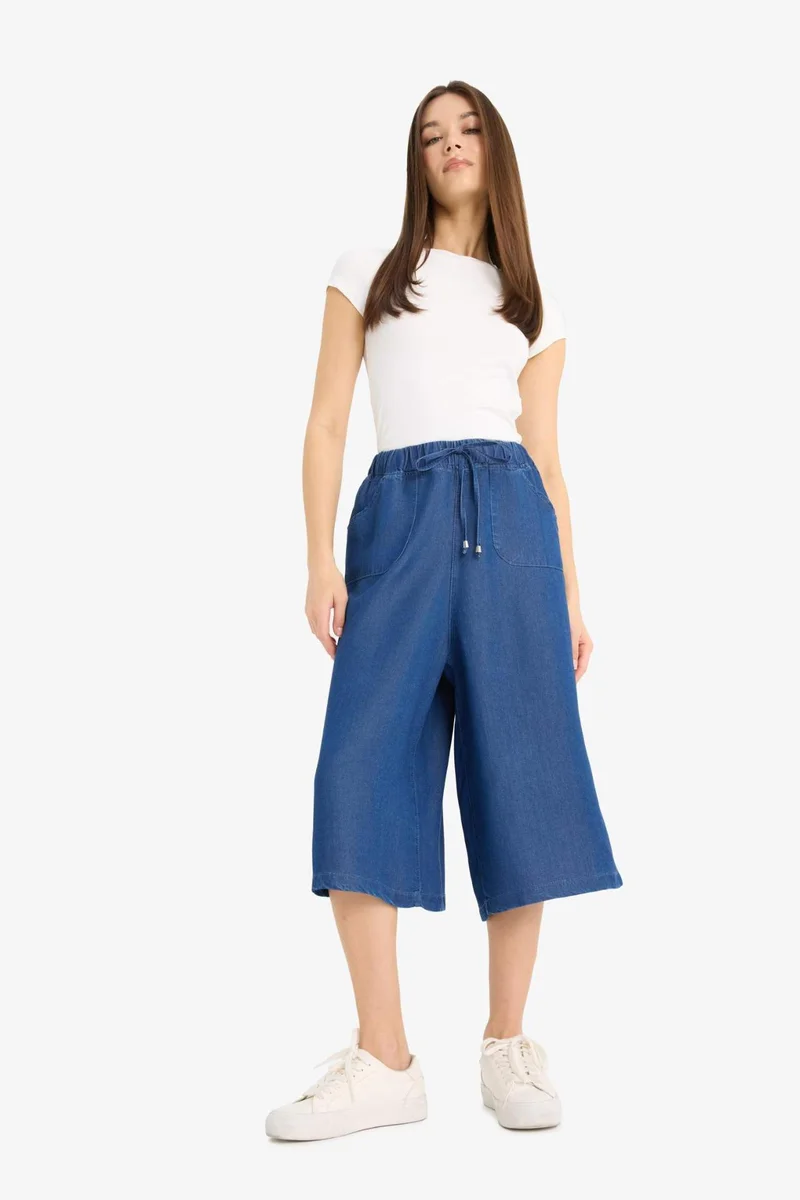 ديفاكتو High Waist Capri Pants