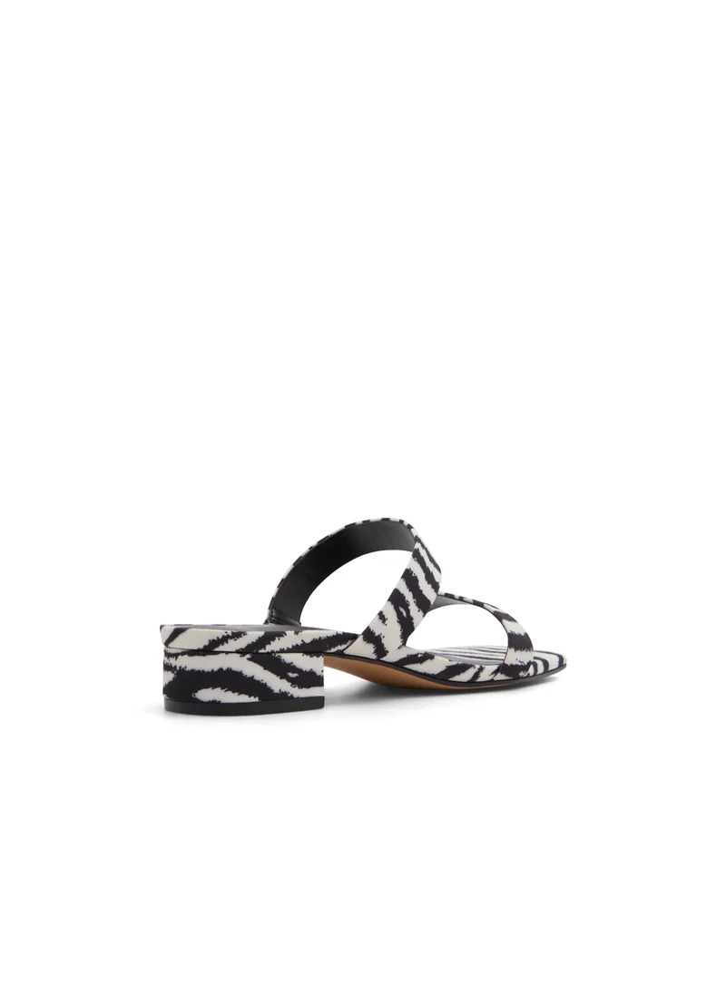 كول ات سبرنج Clarra Flat Sandals