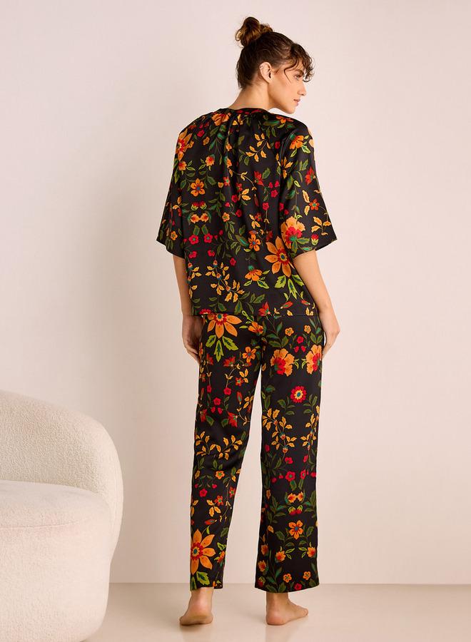 سبلاش فيڤ طقم بيجامة علوي من الساتان بطبعة زهور - Image 3