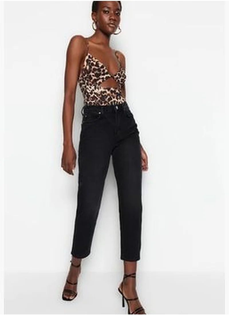 trendyol Black High Waist Mom Jeans TWOSS23JE00067