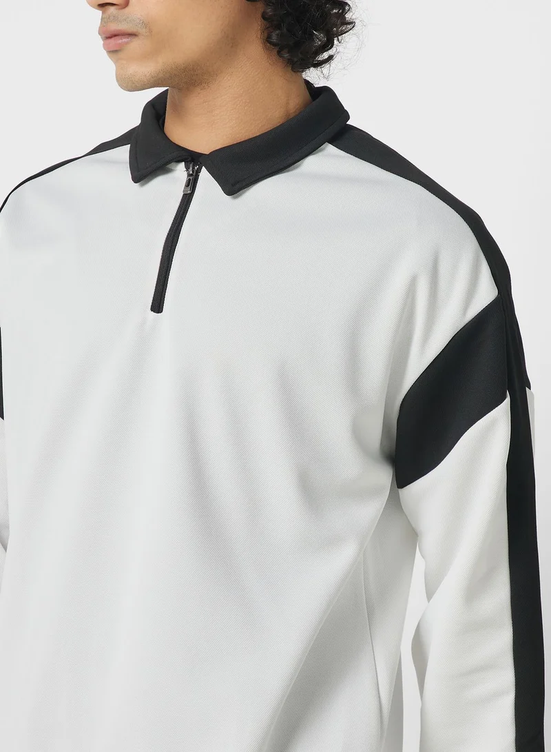 اوف ليميتس كنزة بتصميم كتل ألوان