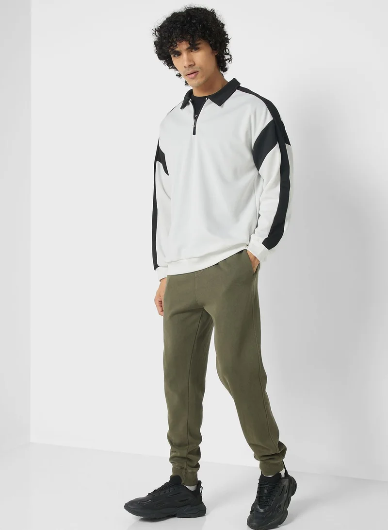 اوف ليميتس كنزة بتصميم كتل ألوان