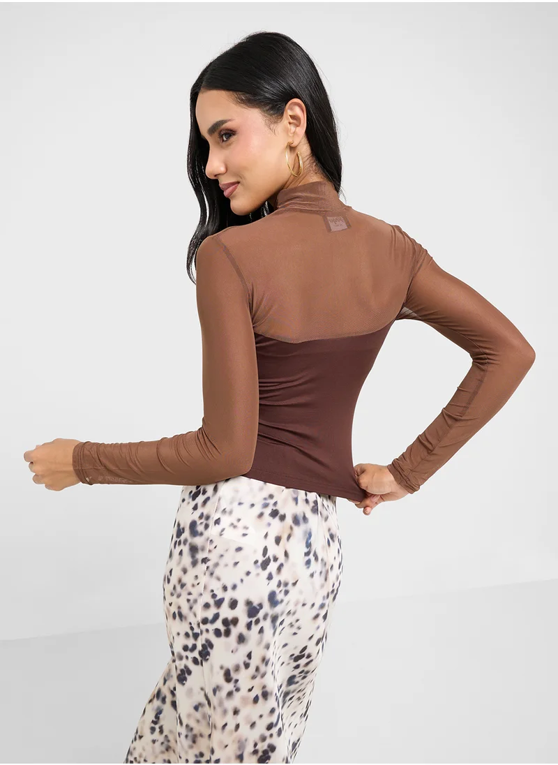 جينجر Mesh Sheer Mock Neck Top