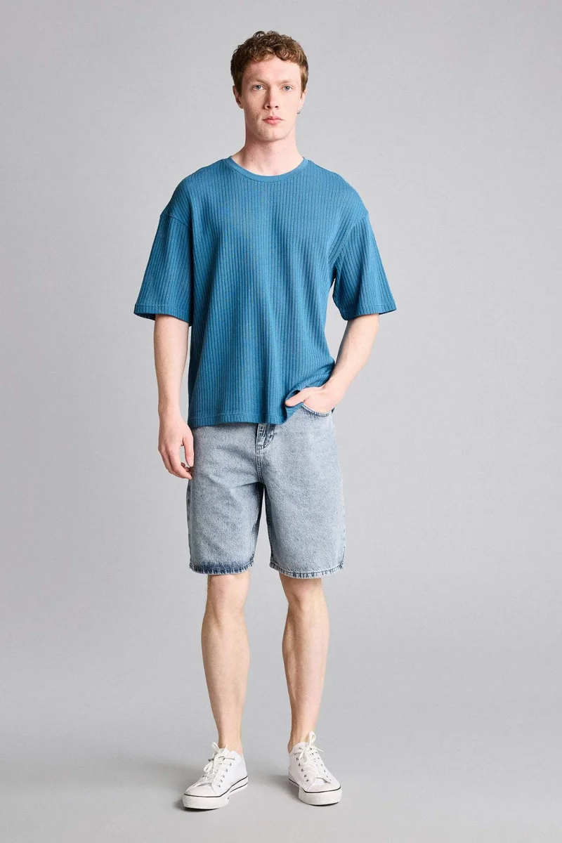 ديفاكتو Boxy Fit Crew Neck Short Sleeve T-Shirt