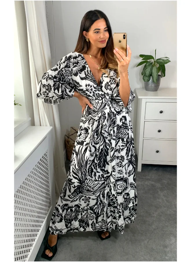 Hoxton Gal Floral Print Maxi Dress with V-Neck and Shirred Waist in Black