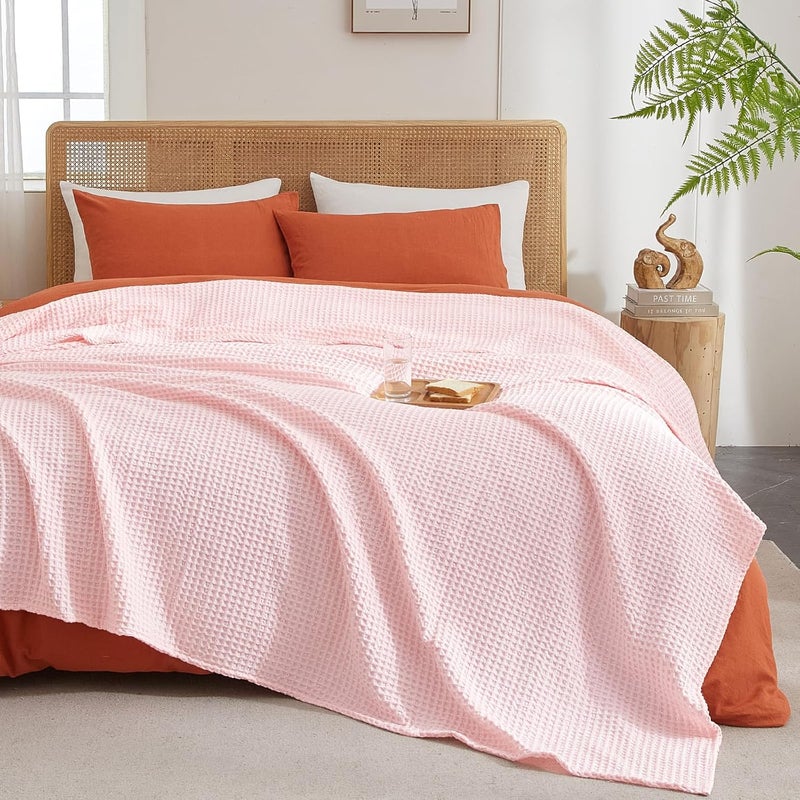 PHF بطانية قماش الوافل فائقة النعومة بحجم كينغ (230 سم × 265 سم)، بطانية منسوجة مريحة للسرير، الديكور، الأريكة، وردي فاتح - Image 5