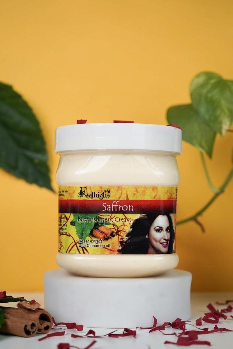 FEELHIGH Combo Strawberry Face Body Scrub 500ml Enriched with Strawberry Extract for Dead Skin Cell Removal and Hydration Saffron Face Moisturizing Cream 500ml Enriched with Saffron Extract Pack of 2 Men and Women Facial Kit - Image 5
