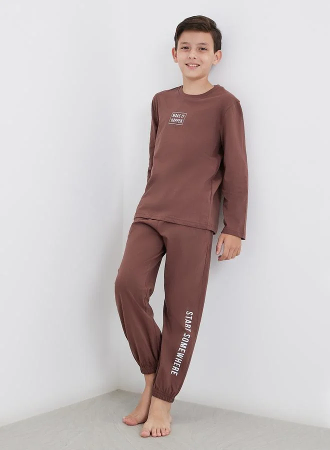ستايلي Styli Slogan Print Cotton T-Shirt and Cuffed Pyjama Set