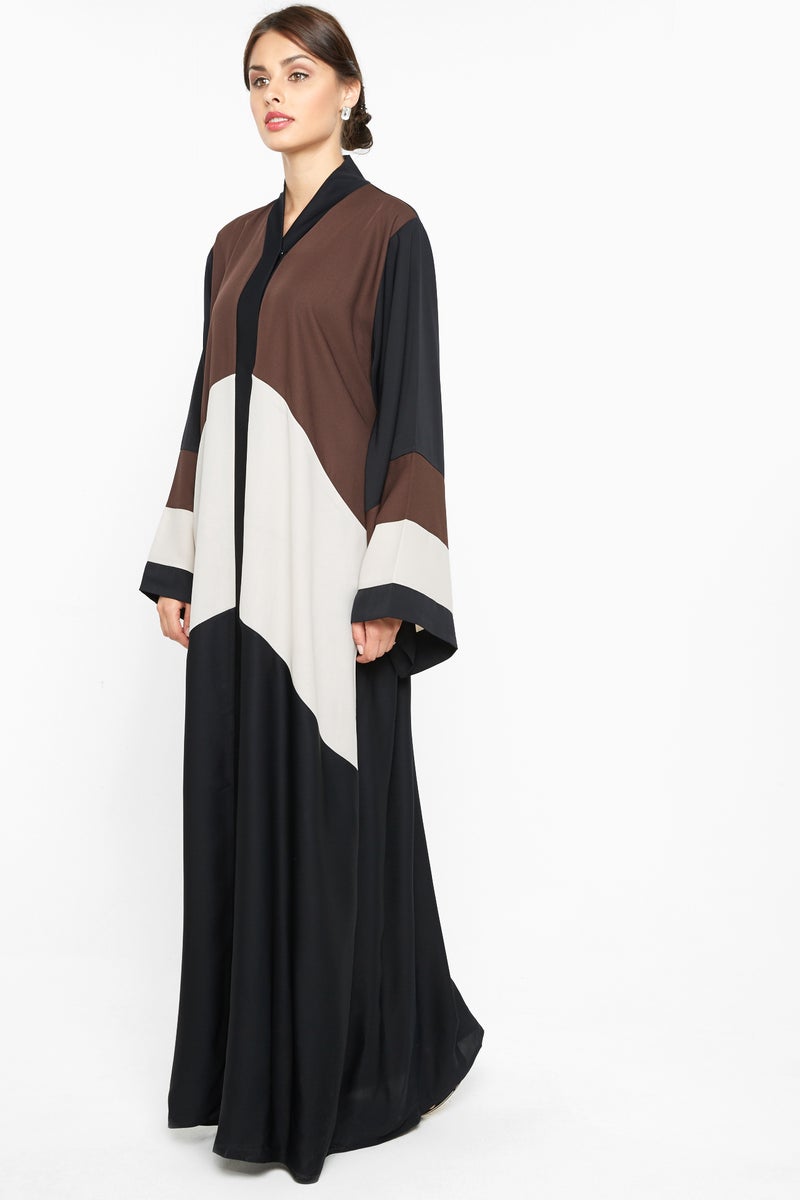 NUKHBAA A casual abaya in tri-colors with cross-cut detail -AJ553A - Image 2